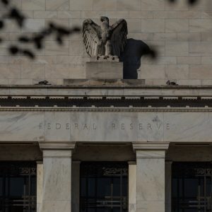 Weak Jobs Data Underscores Fed’s Dilemma as War Stokes Inflation Risk