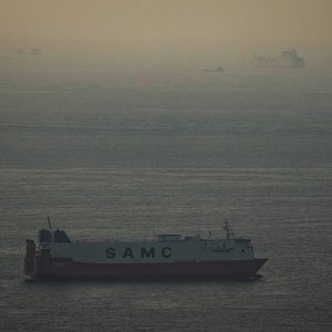 Iran Keeps a Tight Grip on Strait of Hormuz, Pressuring Shipping and Energy Sectors