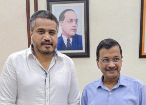 NCP leader Rohit Pawar meets Kejriwal, seeks help to raise Ajit Pawar's plane crash in Parliament
