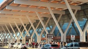 US airport briefly shut over security threat; flights resume soon after