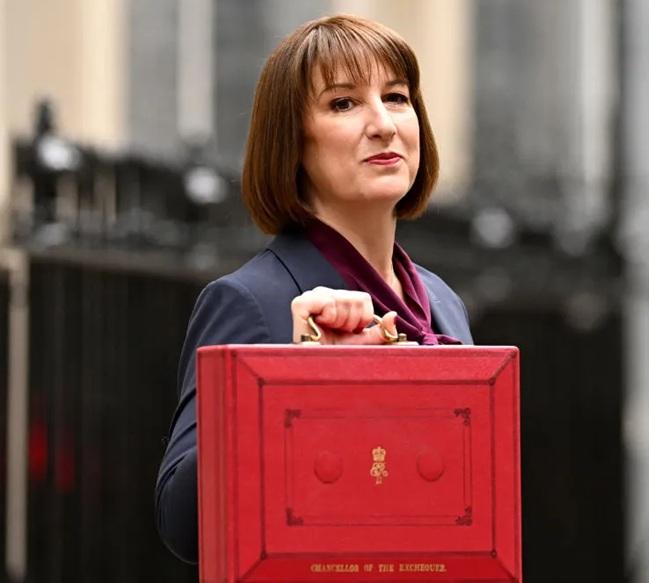 UK Chancellor Braces for Parliamentary Scrutiny as Cost-of-Living Crisis Deepens Amid Global Market Uncertainty