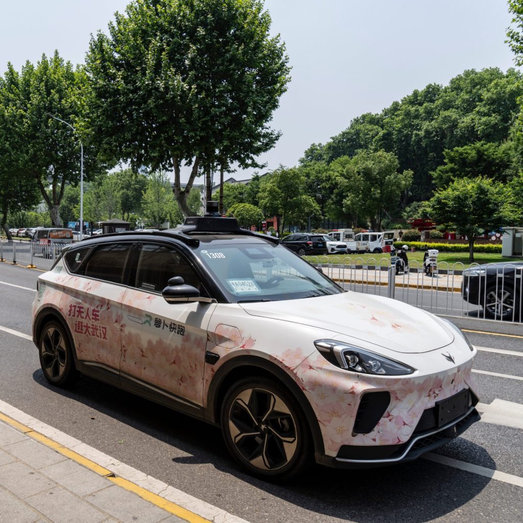 Robot Taxis Stop in Traffic in Chinese City, Stranding Travelers