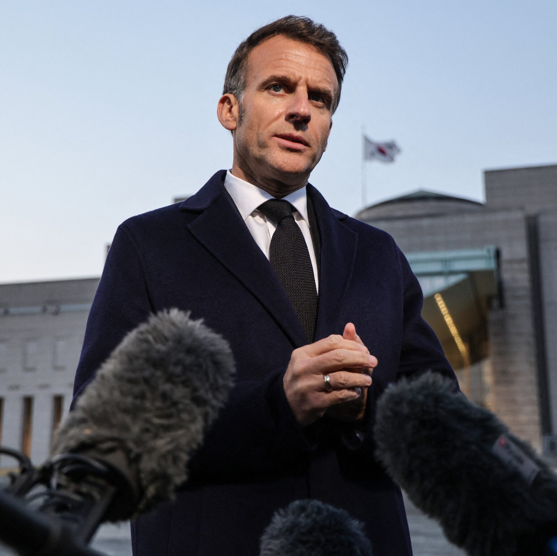 Macron Criticizes Trump’s Handling of Iran War, Urges Diplomatic Approach