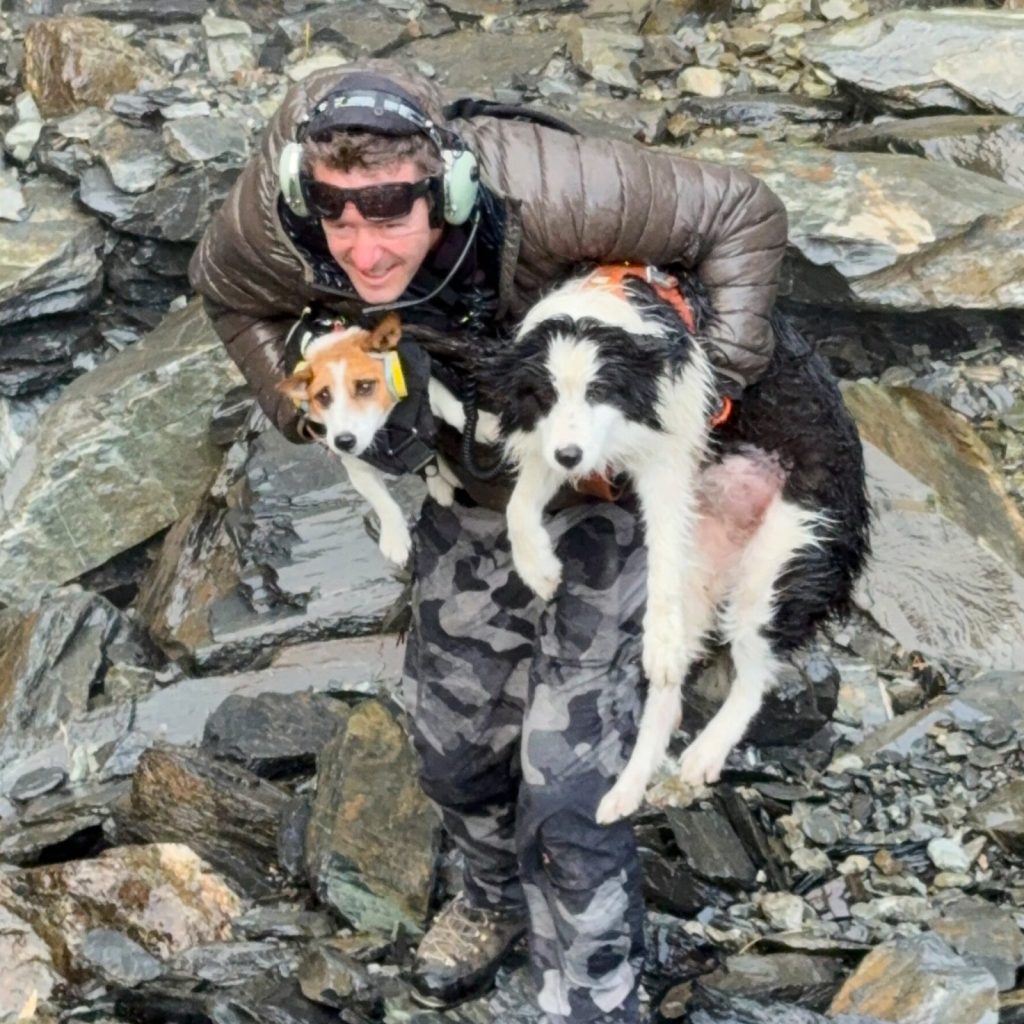Volunteers in Helicopter Rescue Hiker’s Dog After a Week in the Wilderness