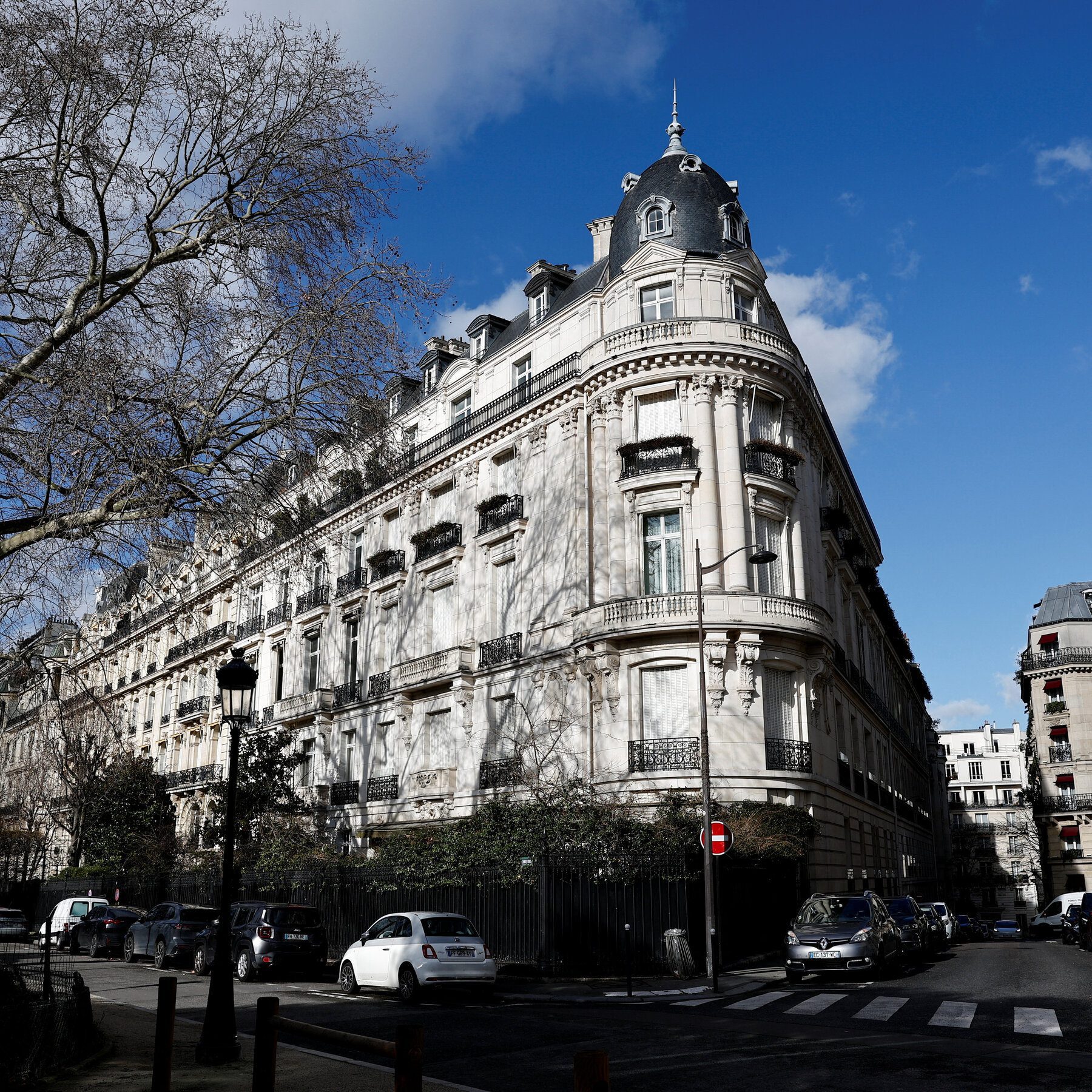 Jeffrey Epstein’s Elusive Path to Parisian Elite Ties Exposed