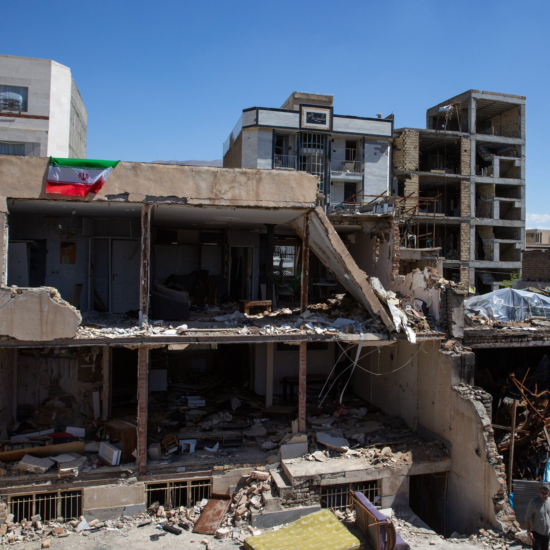 US-Iran Tensions Escalate as Trump Threatens ‘Hell’ Over Strait of Hormuz, Tehran Calls Move ‘Reckless’