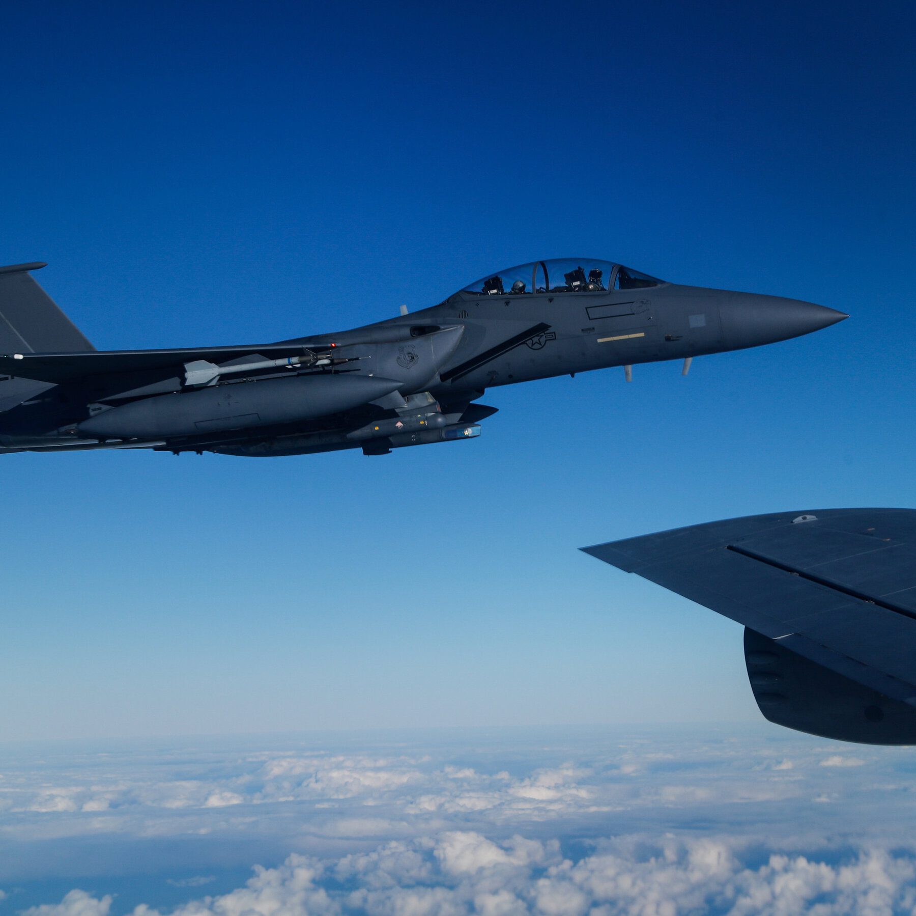 US Military Pilots Receive Specialized Training for Emergency Situations