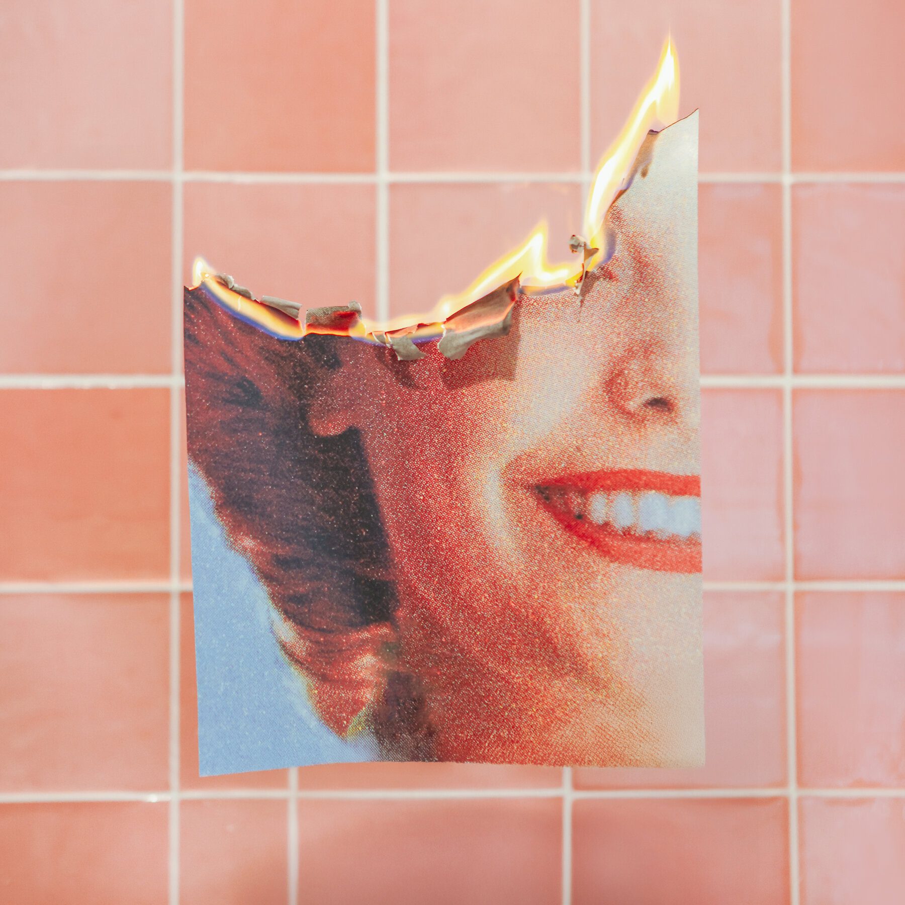 “Hot Flashes Plague Millions: Shortage of Hormone Patches Exposes Gap in Women’s Health Care”