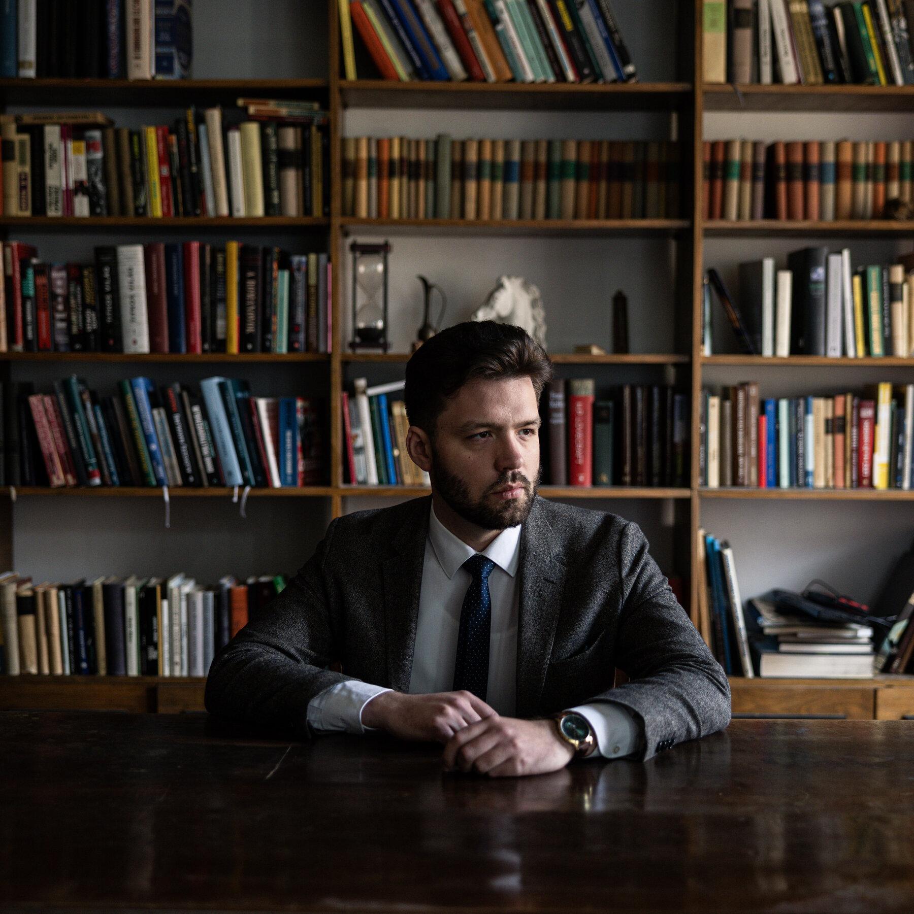 Hungary’s Ruling Fidesz Alliance Faces Growing Defections Among Loyalists Ahead of Crucial Election