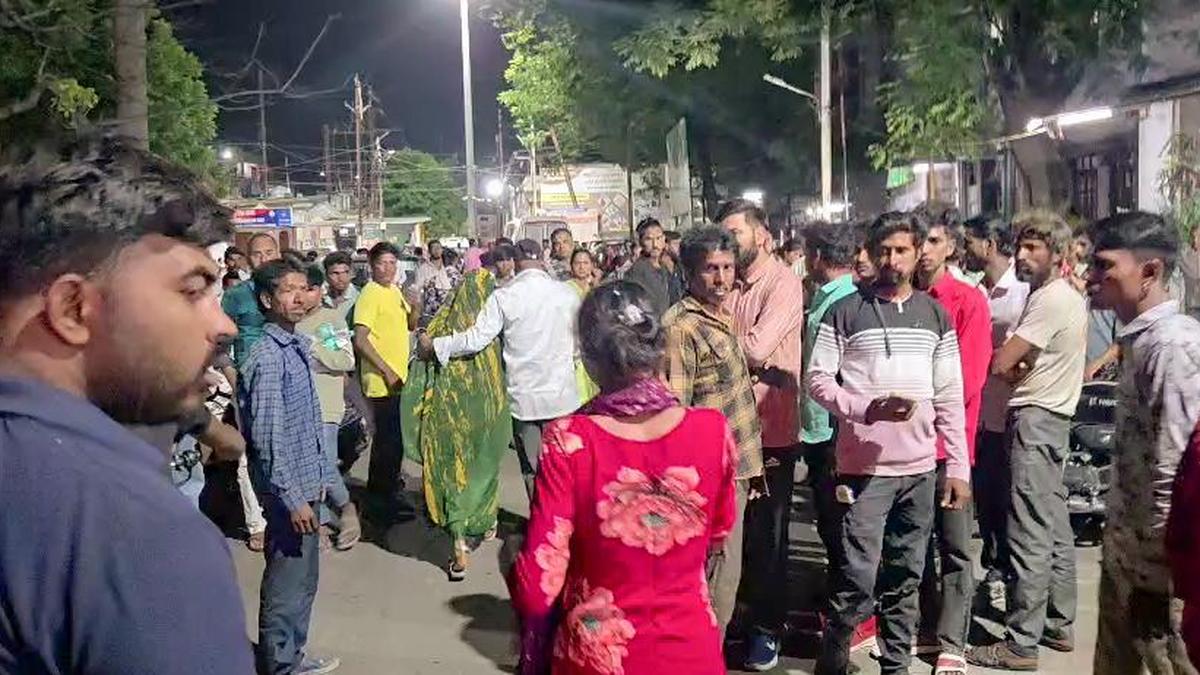 15 Labourers Killed in Madhya Pradesh Van Overturn Accidents Leaves Dhar in Shock