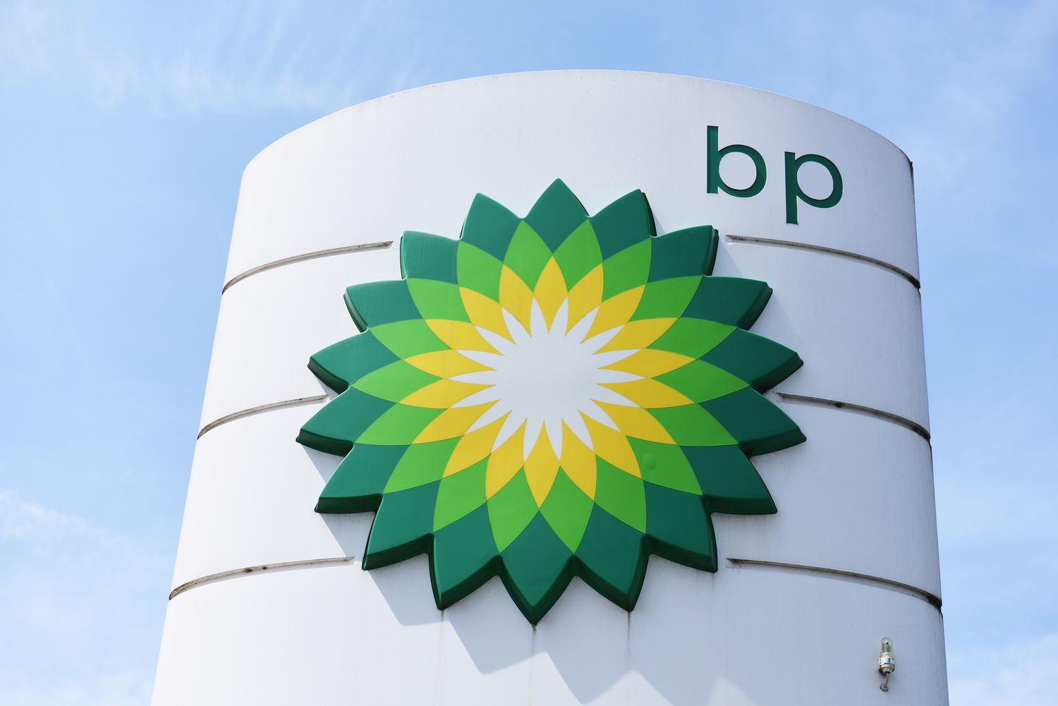 BP Surges to 3.2B Profit Amid Ongoing Middle East Conflict