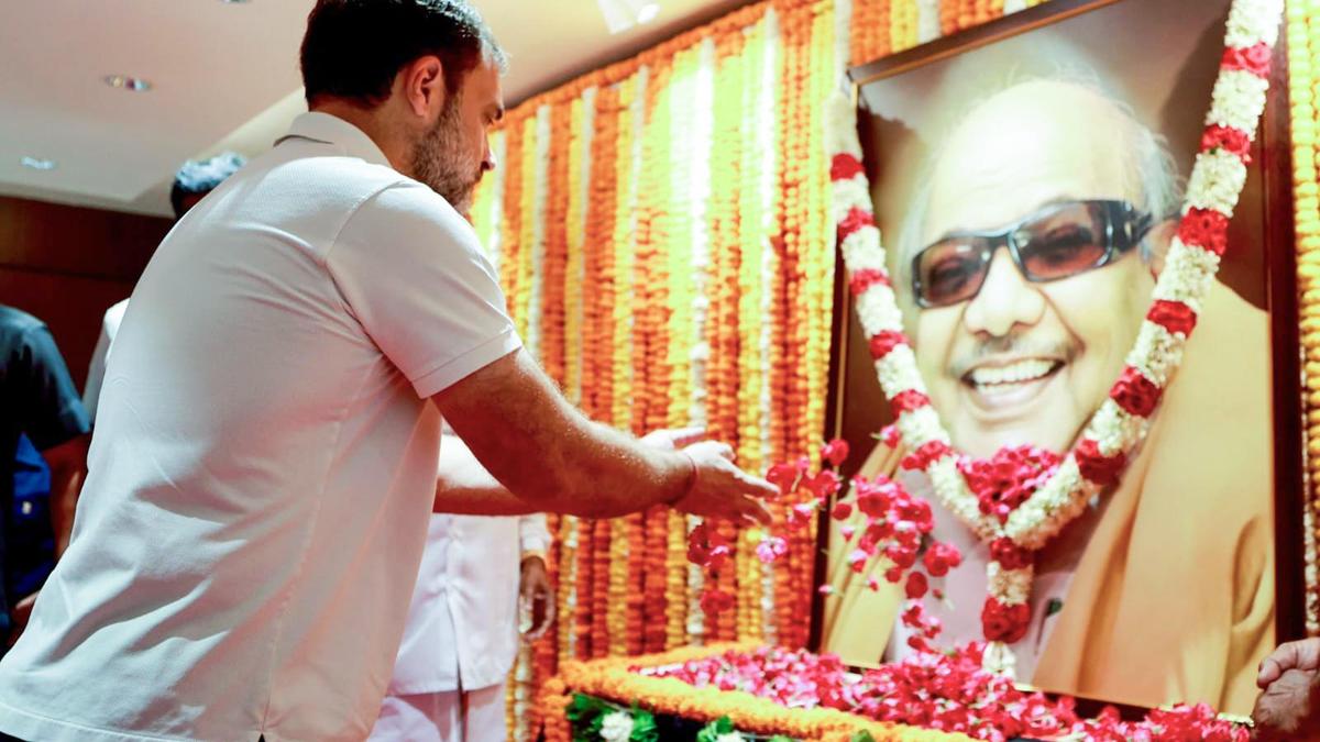 Rahul Gandhi, Mallikarjun Kharge Pay Tribute to M Karunanidhi Amid Tamil Nadu Politics Turmoil