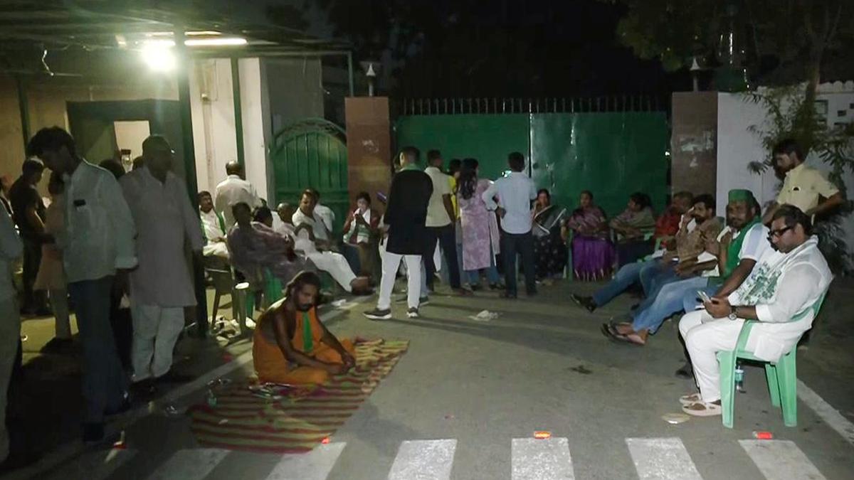 RJD workers guard Lalu’s home