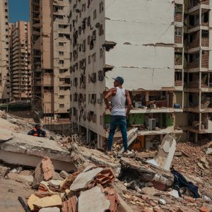 Hoping for Miracles as Venezuela Digs Out From Massive Quakes