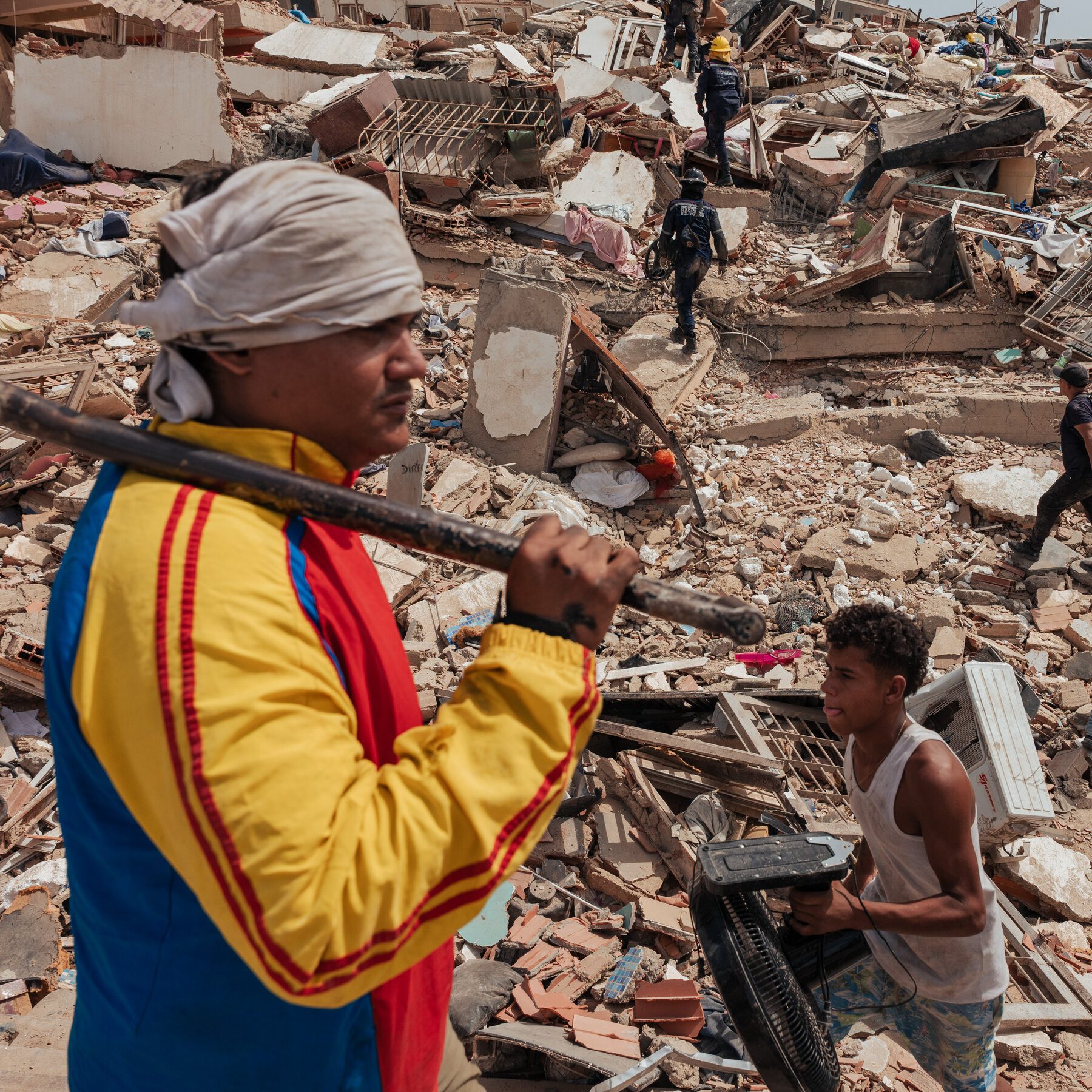 Venezuela earthquakes trap people