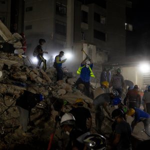 Short on Time and Tools, a Community Comes Together to Search for Survivors