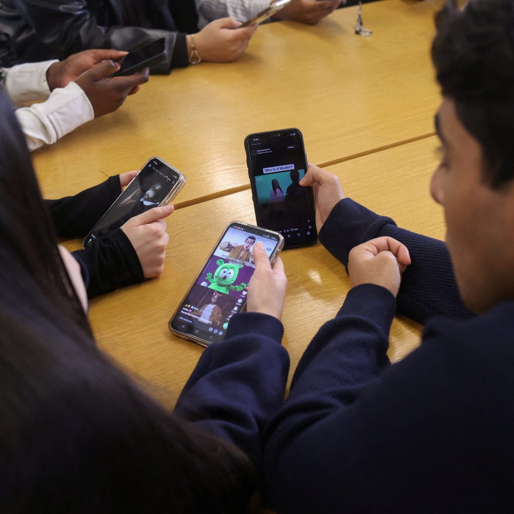 Britain Announces Social Media Ban for Children
