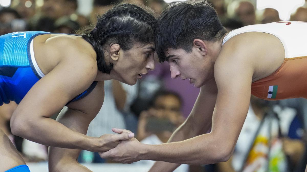 Supreme Court Halts Wrestling Federation of India’s Plea, Allows Vinesh Phogat to Compete