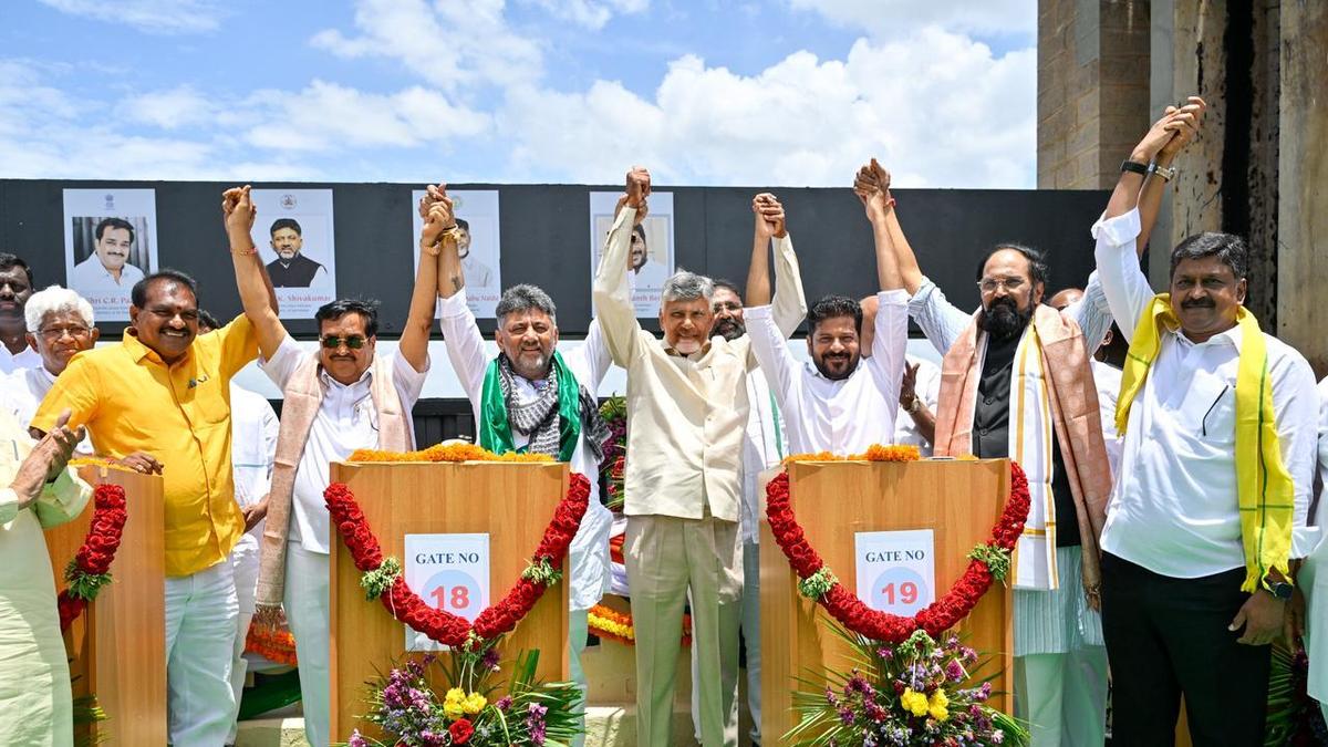 Andhra Pradesh Chief Minister proposes Godavari-Cauvery river linking project.