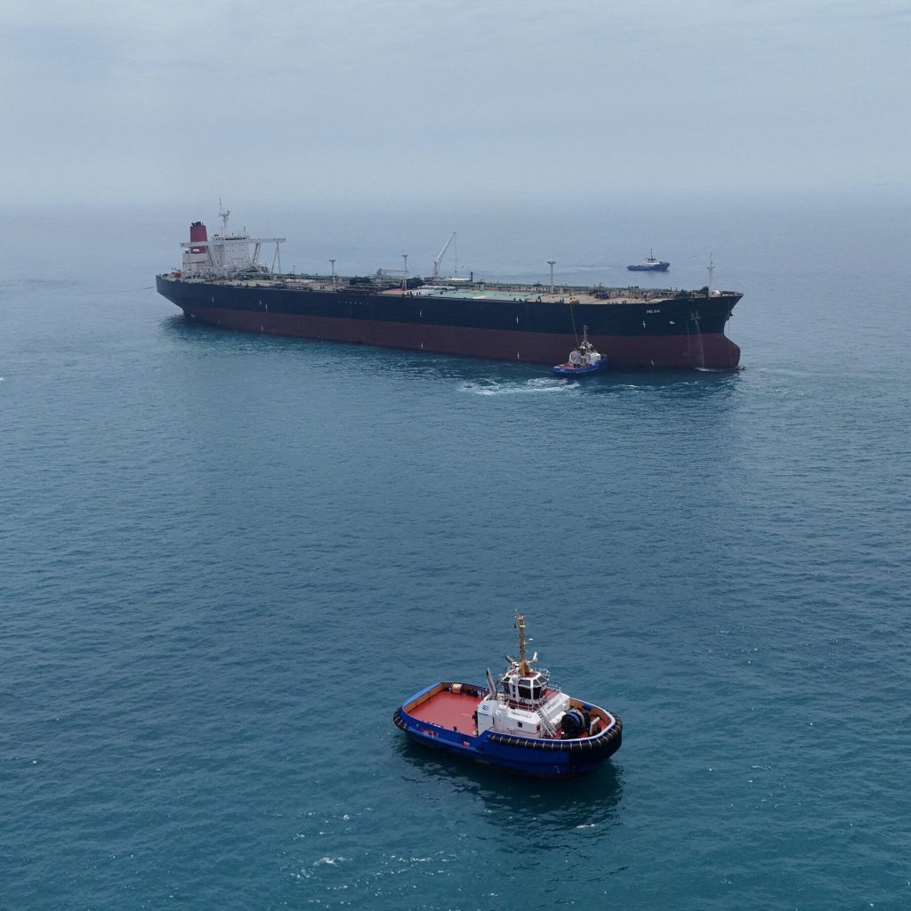 Oil Prices Jump After Renewed Strikes in Gulf Put Shipping Recovery at Risk