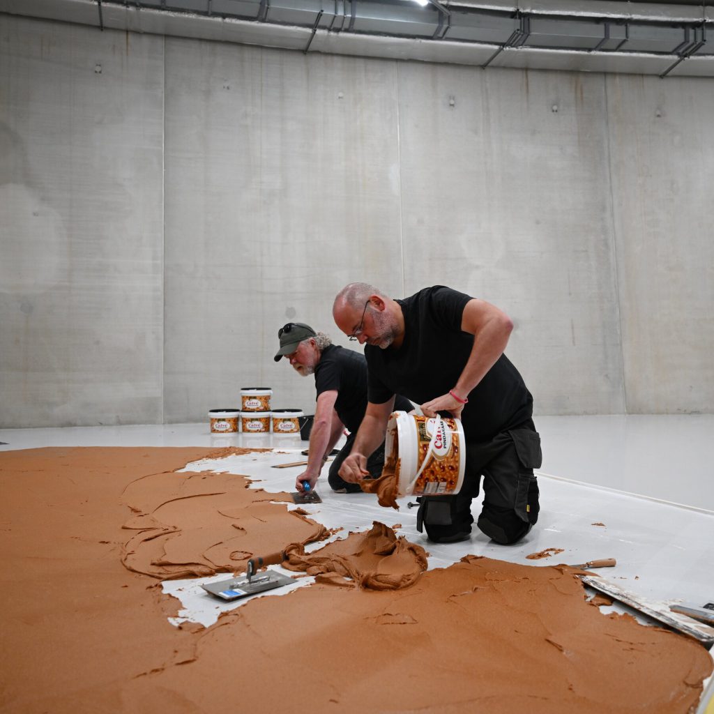 Museum spreads 800 pounds of peanut butter