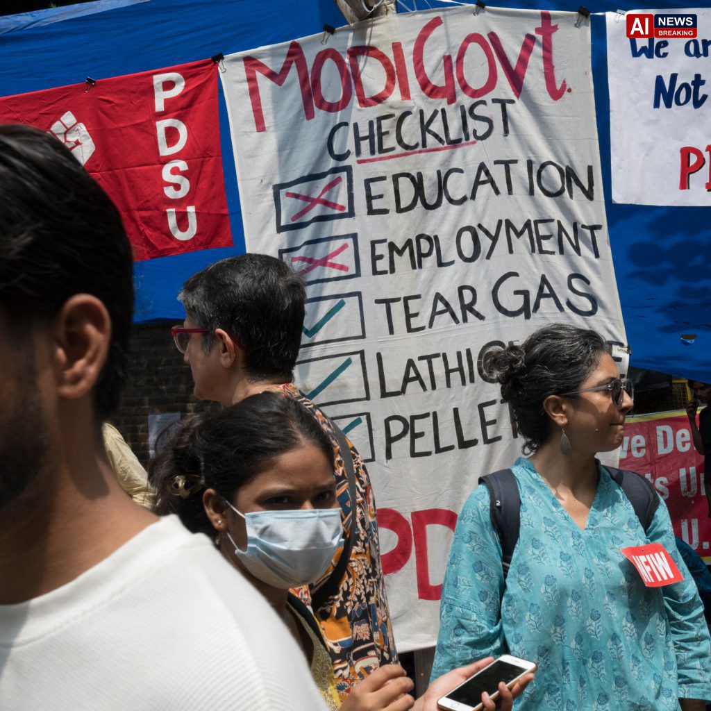 Modi Caught Off Guard as India’s Economic Failings Inflame Young People