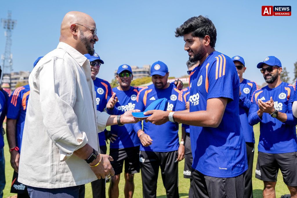 Unchanged Zimbabwe field; Yash Thakur debuts for India
