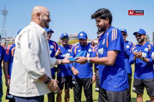 Unchanged Zimbabwe field; Yash Thakur debuts for India