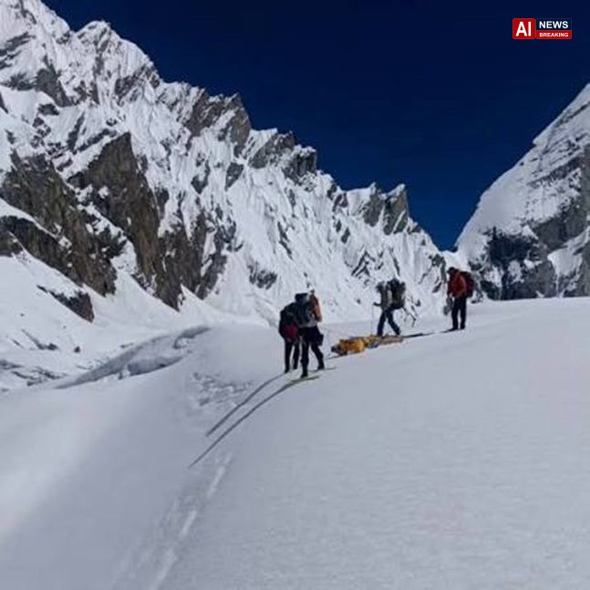 Mountaineers Missing After Avalanche on Pakistan's Mount Broad Peak