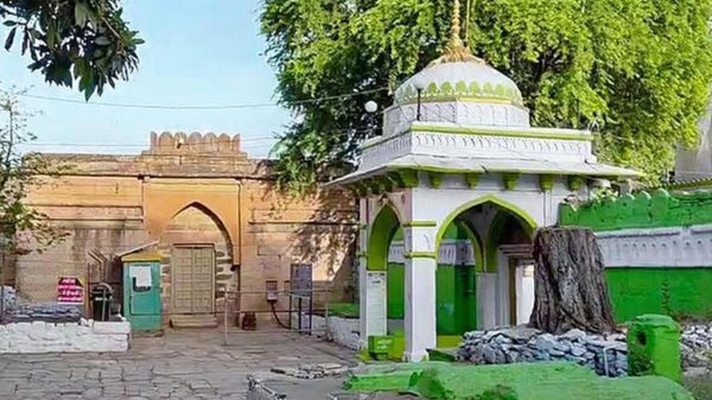 Supreme Court Directs Temporary Muslim Prayer Space at Bhojshala Complex
