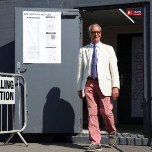 Farage wins UK by-election