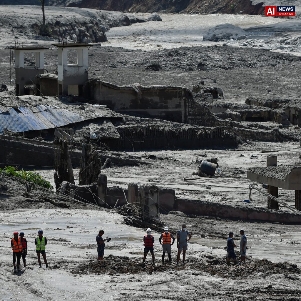 Monsoon floods and landslides isolate 250,000 in Nepal