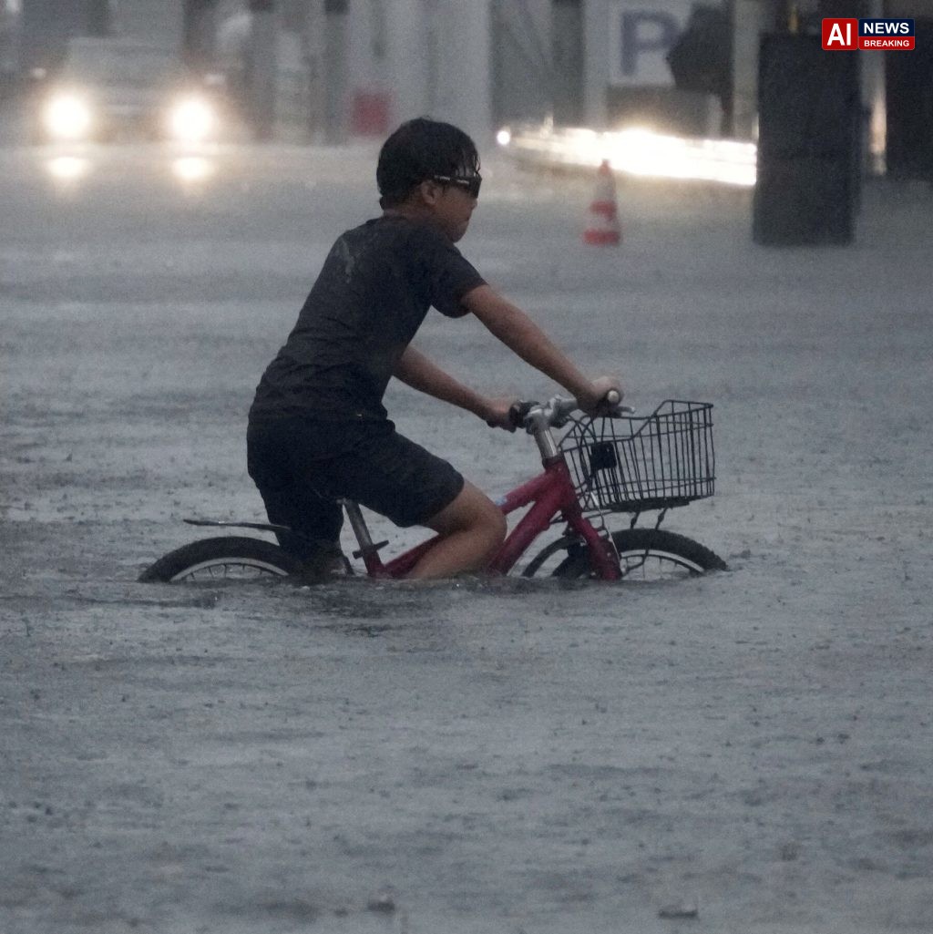 Typhoon Dujuan Brings Record Rain to Japan, Killing 5 People