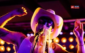 Orville Peck Dedicates Performance to ‘All the Gay Cowboys’: ‘We Exist, We Walk Among You’