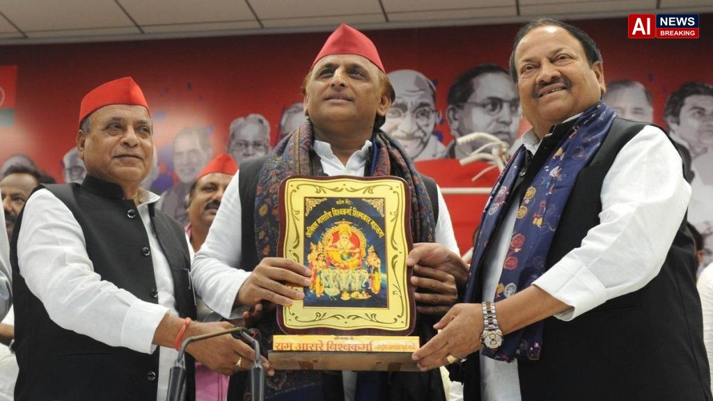 Former Minister Ram Asrey Kushwaha joins Samajwadi Party