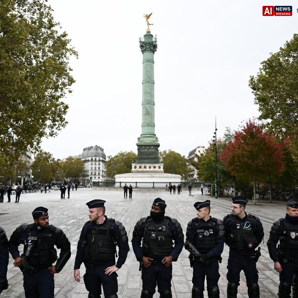 Paris, Battened Down Against Riots, Offers Lonely Welcome to Visitors