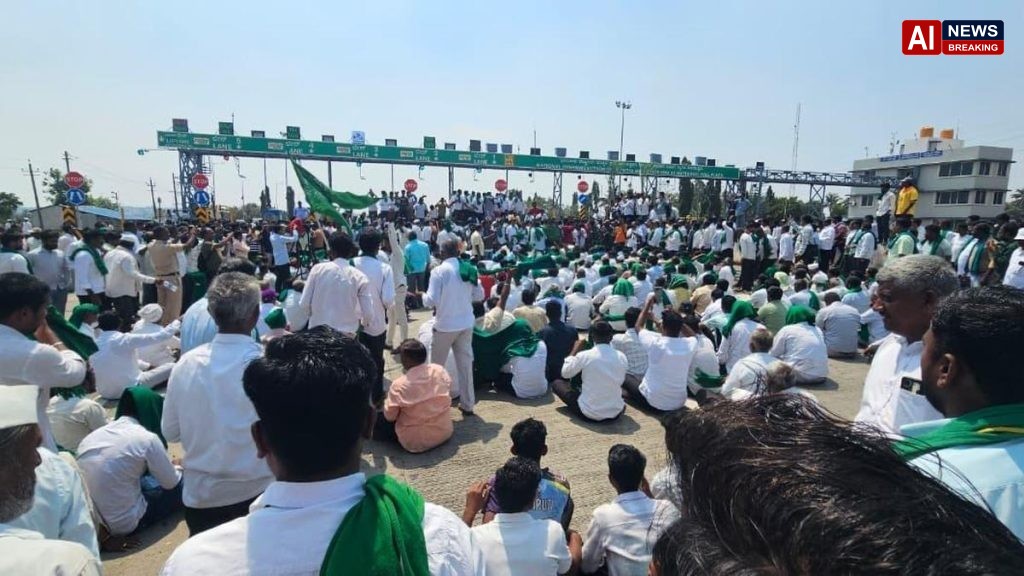 Pune-Bengaluru highway blocked by sugarcane farmers demanding better prices, resignation of Union Minister