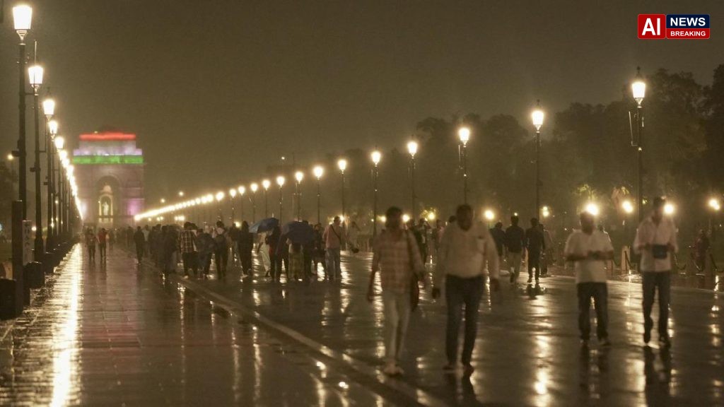 Heavy rain, thunderstorms lash Delhi; IMD issues 'red' alert
