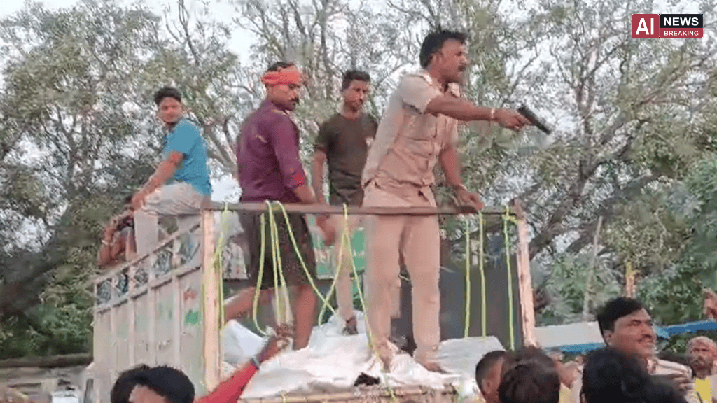 SI suspended for pointing pistol at flood victim during distribution of relief materials in Bihar’s Saran