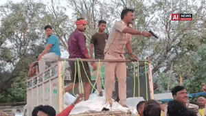 SI suspended for pointing pistol at flood victim during distribution of relief materials in Bihar’s Saran