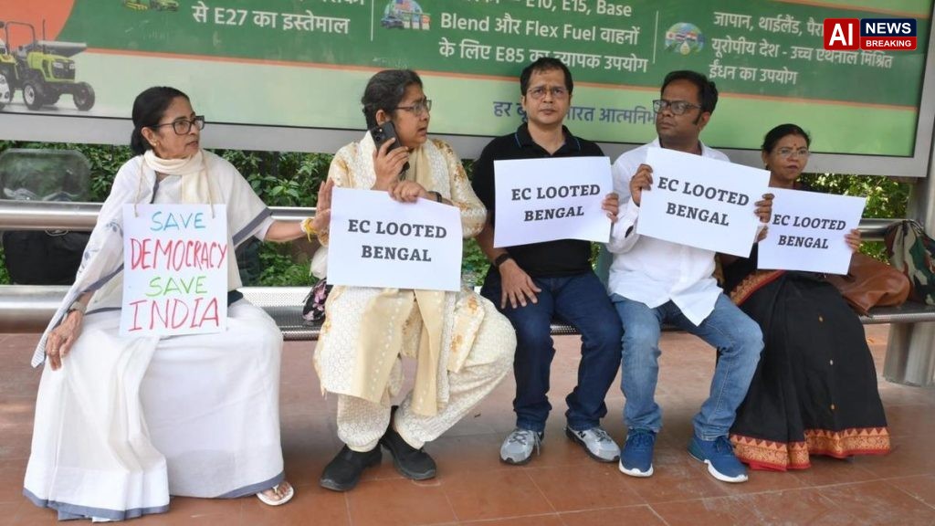 Delhi protest: Mamata Banerjee and other Trinamool Congress leaders detained from South Avenue bus stop