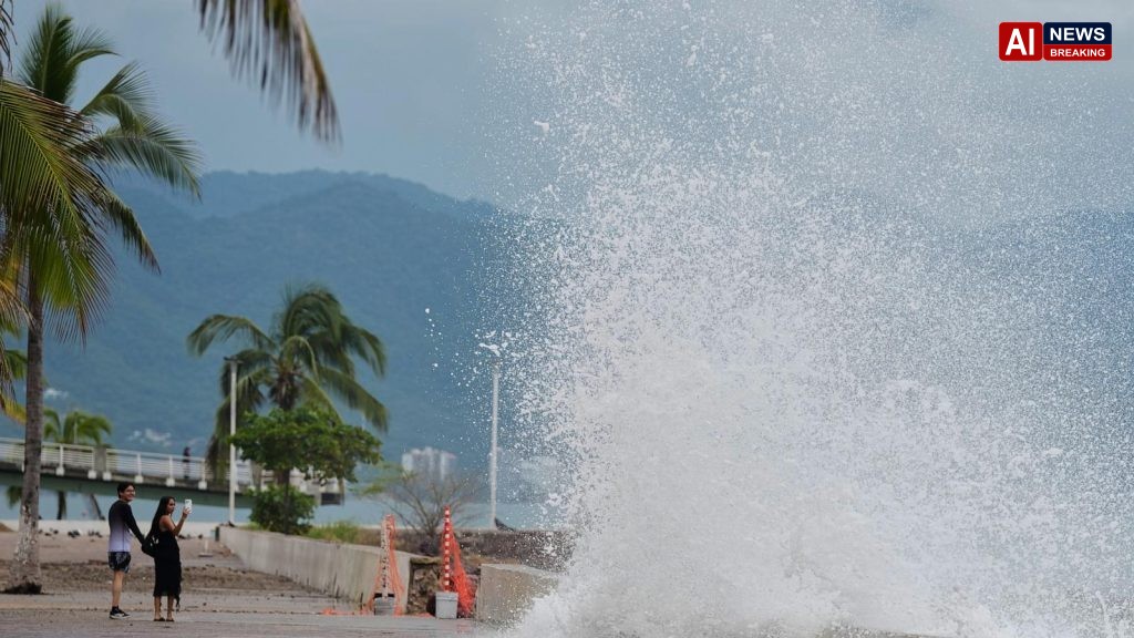 Hurricane Simon pounds resorts and vulnerable towns along Mexico’s Pacific coast