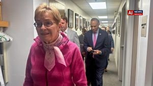 Jeffries likes Democrats' chances in race for the House as he campaigns in Ohio